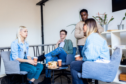 Conversacion en la oficina