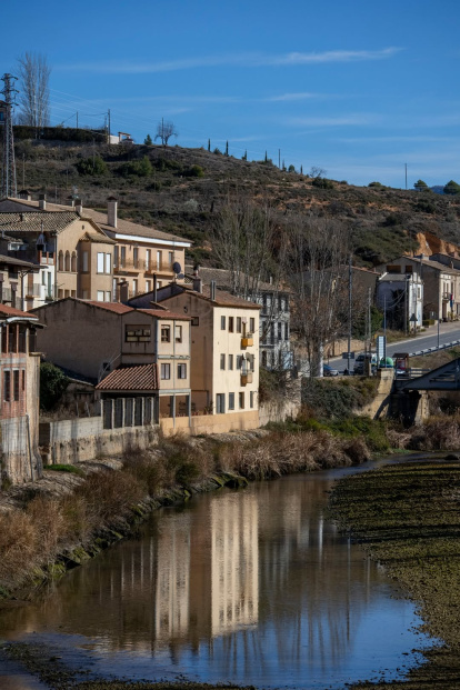 El río Matarraña atraviesa el casco urbano de Valderrobres y estructura gran parte de su paisaje y rutas de senderismo.
