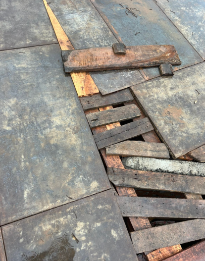 encofrado artesanal para la cubierta de la casa de Kerala (India)