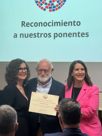 Reconocimiento a Manuel Desantes, catedrático de Derecho Internacional Privado y creador de la Biblioteca de los Libros Felices