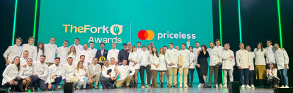 Los chefs finalistas subieron al escenario para celebrar el talento emergente de la gastronomía española.