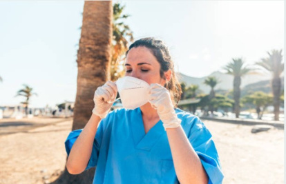 Mascarilla y guantes