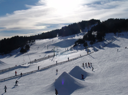 Pistas de La Quillane, perfectas para iniciarse en la nieve con tranquilidad.