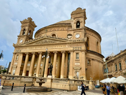 Cúpula de Mosta, escenario del milagro de la bomba durante la Segunda Guerra Mundial.