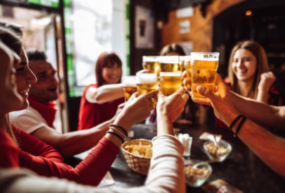 Amigas en un bar