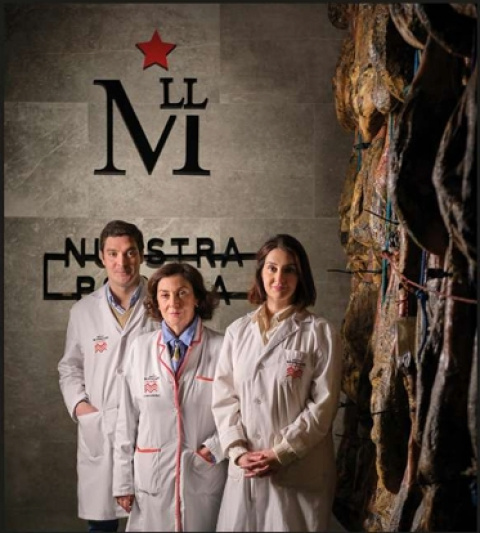 La familia Curto heredera de varias generaciones elaborando jamones premium.