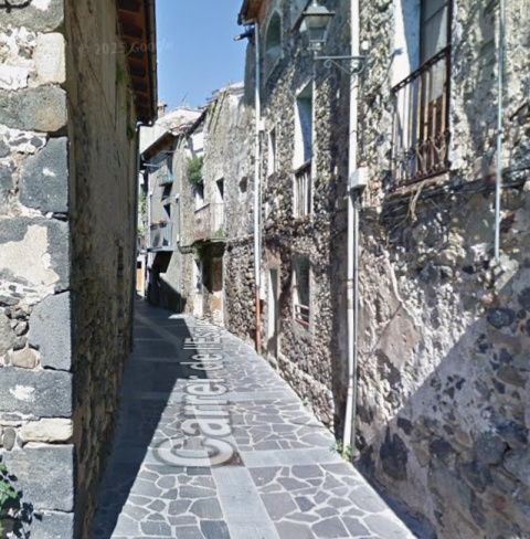 Calles estrechas en Castellfollit de la Roca