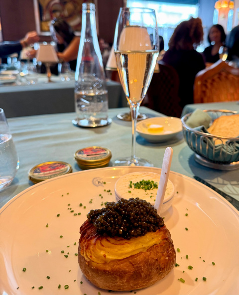 Caviar Kaspia, un bocado exquisito en pleno Upper East Side.