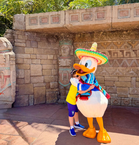 Disney nunca desaparece del todo durante el viaje.
