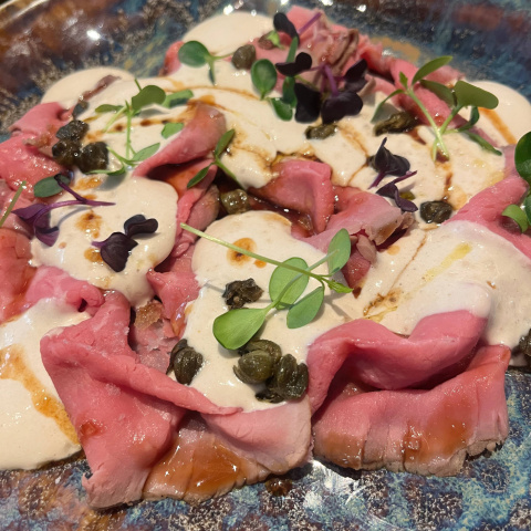 El vitello tonnato de GINA es otra de las grandes sorpresas de la carta, una versión delicada y llena de sabor del clásico piamontés.
