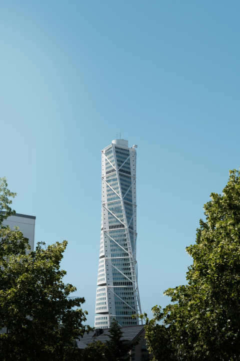 Turning Torso marcó un hito en la arquitectura contemporánea con su característica estructura retorcida.