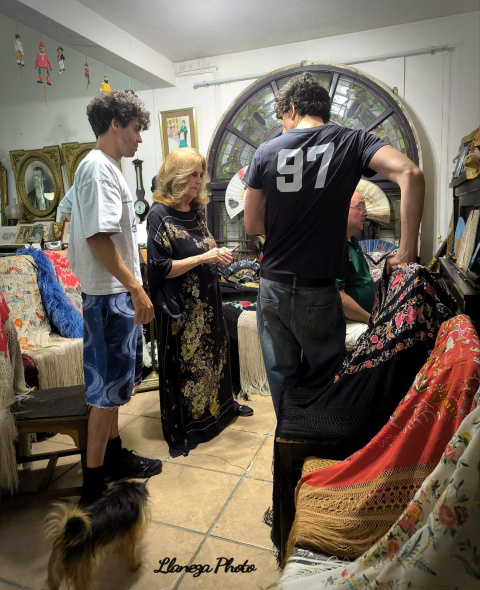 Olga María Ramos con Los Javis en el museo de Olga Ramos.