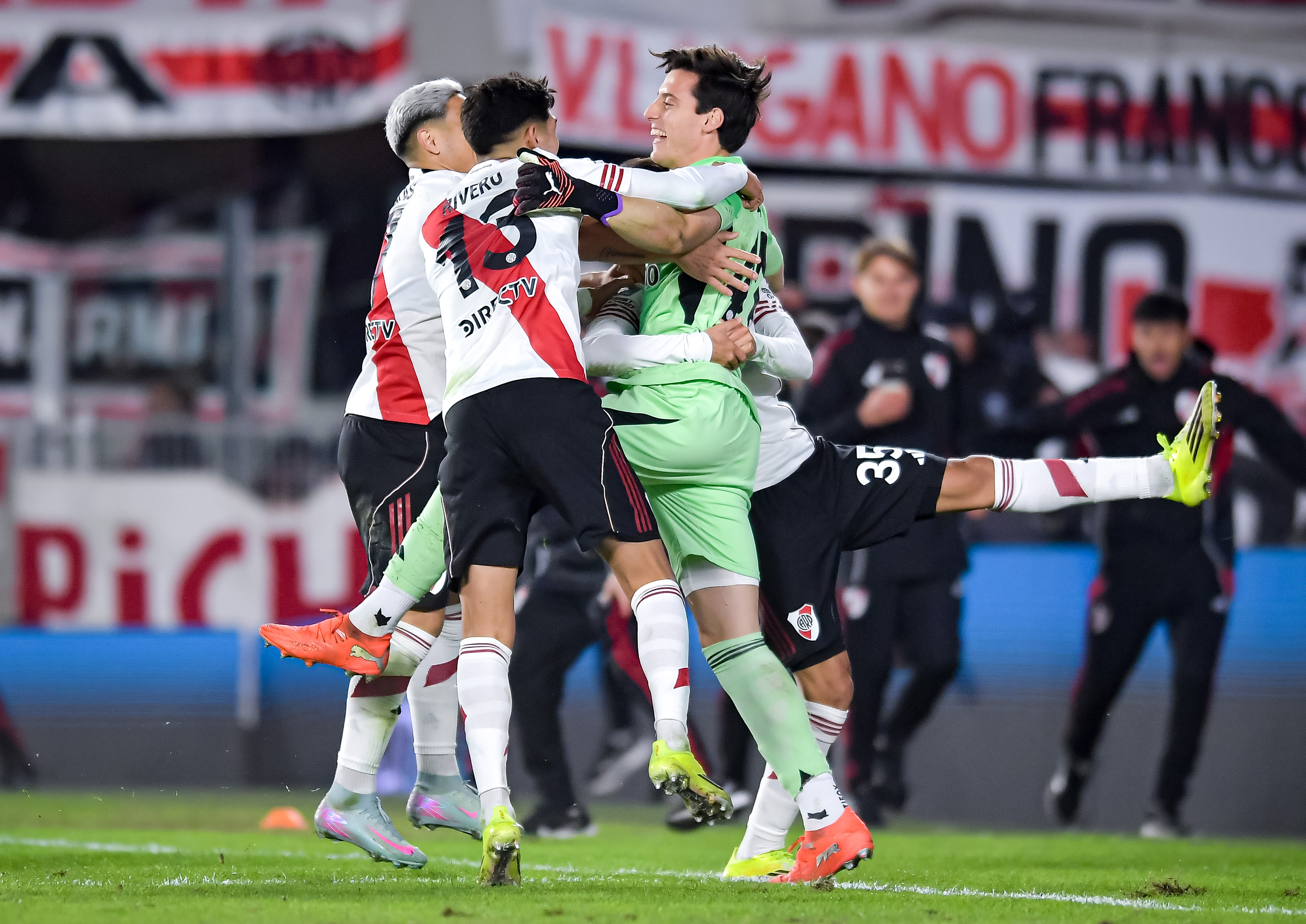 Con un final para el infarto, River le ganó a San Lorenzo por penales
